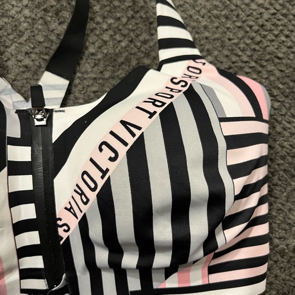 Victoria's Secret Black and Pink Striped Sports Bra Women’s Size 36DDD - Picture 2 of 6